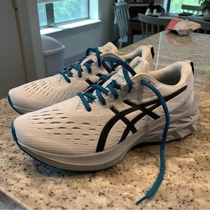 ASICS Novablast 2 (white/black)